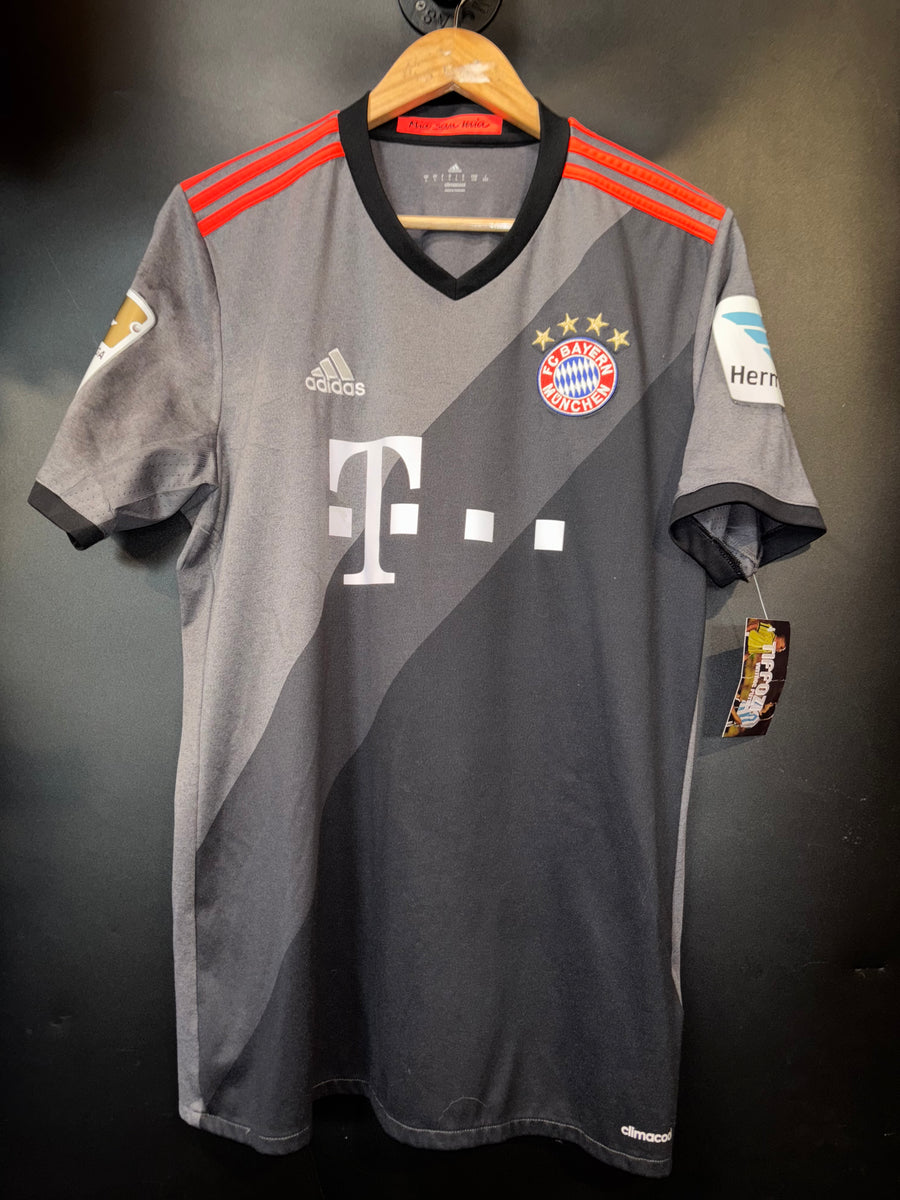 BAYERN MUNICH 2016-2017 ORIGINAL JERSEY Size L
