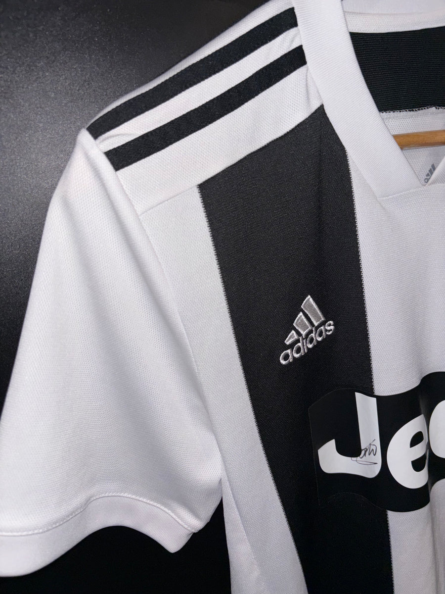 JUVENTUS RONALDO 2018-2019 ORIGINAL JERSEY Size S