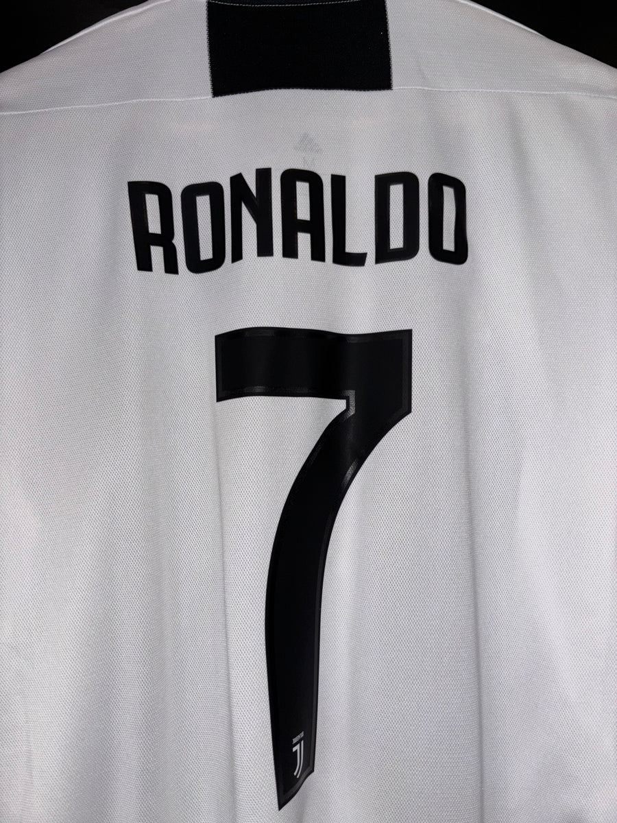 JUVENTUS RONALDO 2018-2019 ORIGINAL JERSEY Size M