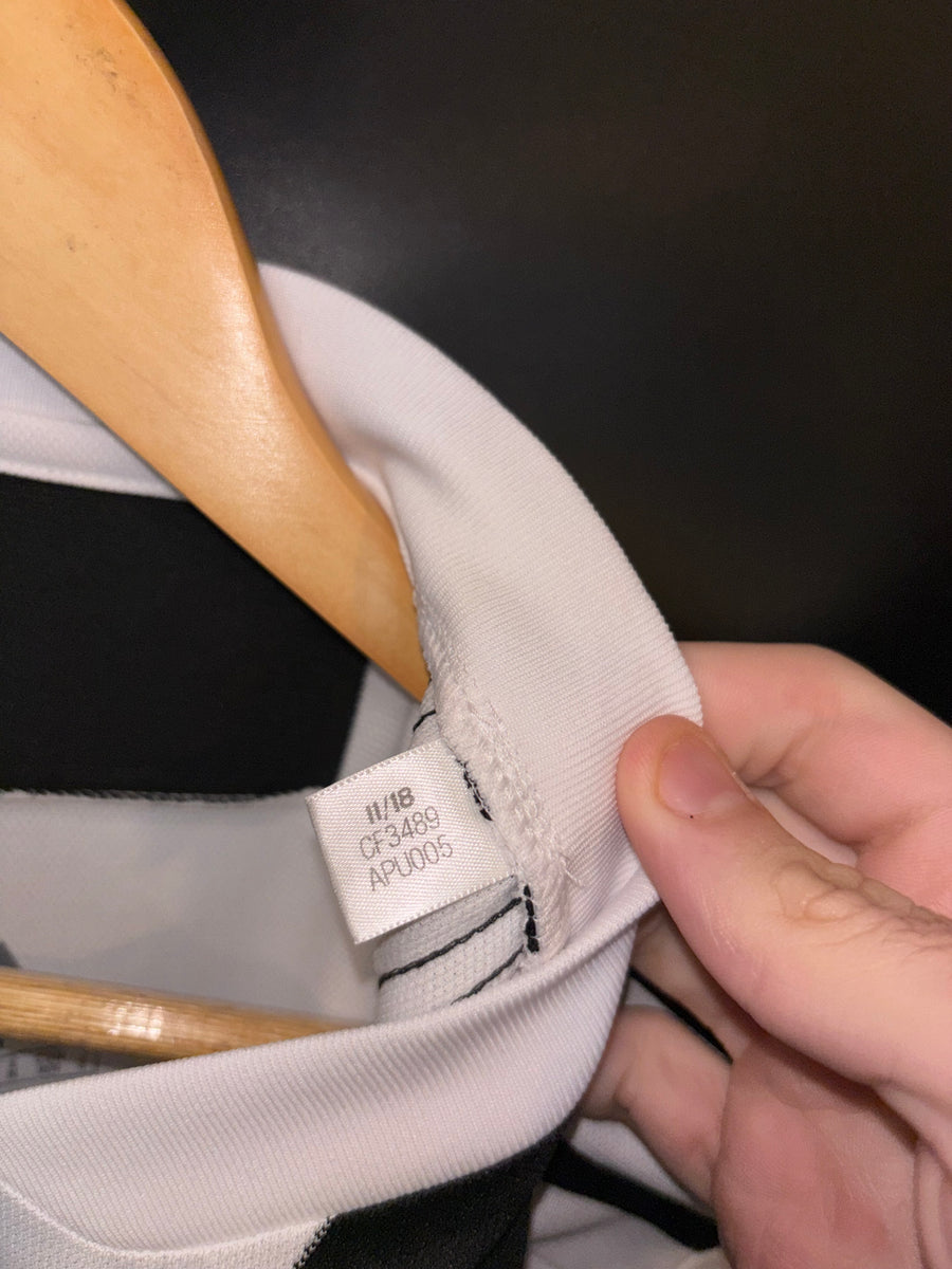 JUVENTUS RONALDO 2018-2019 ORIGINAL JERSEY Size M