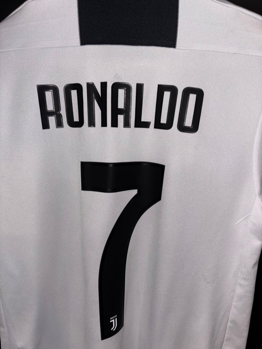 JUVENTUS RONALDO 2018-2019 ORIGINAL JERSEY Size S