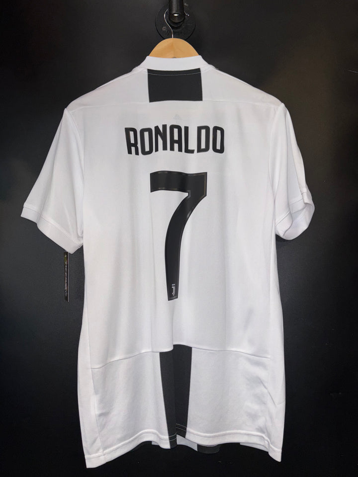 JUVENTUS RONALDO 2018-2019 ORIGINAL JERSEY Size M