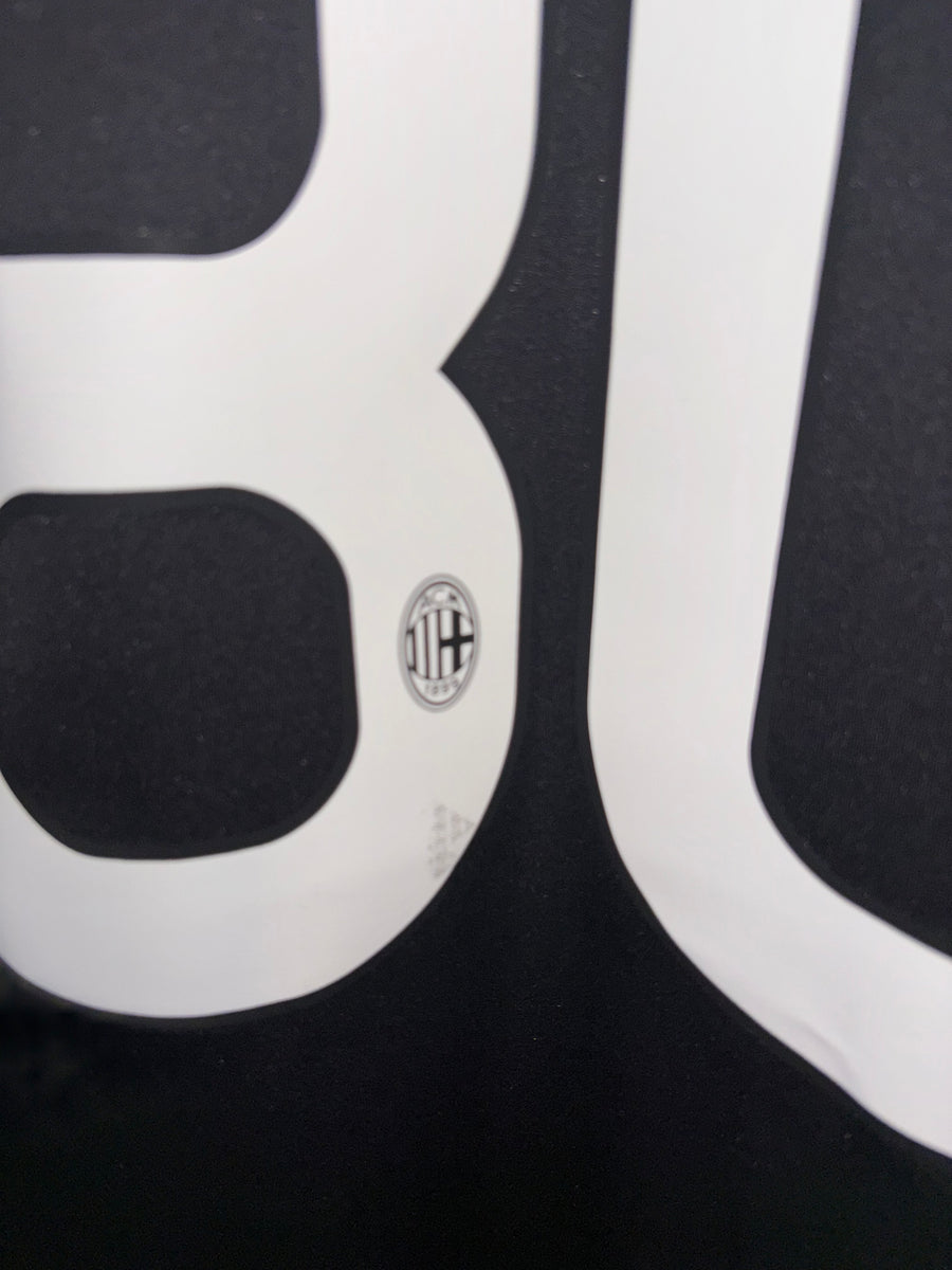 AC MILAN RONALDINHO 2010-2011 ORIGINAL JERSEY Size M
