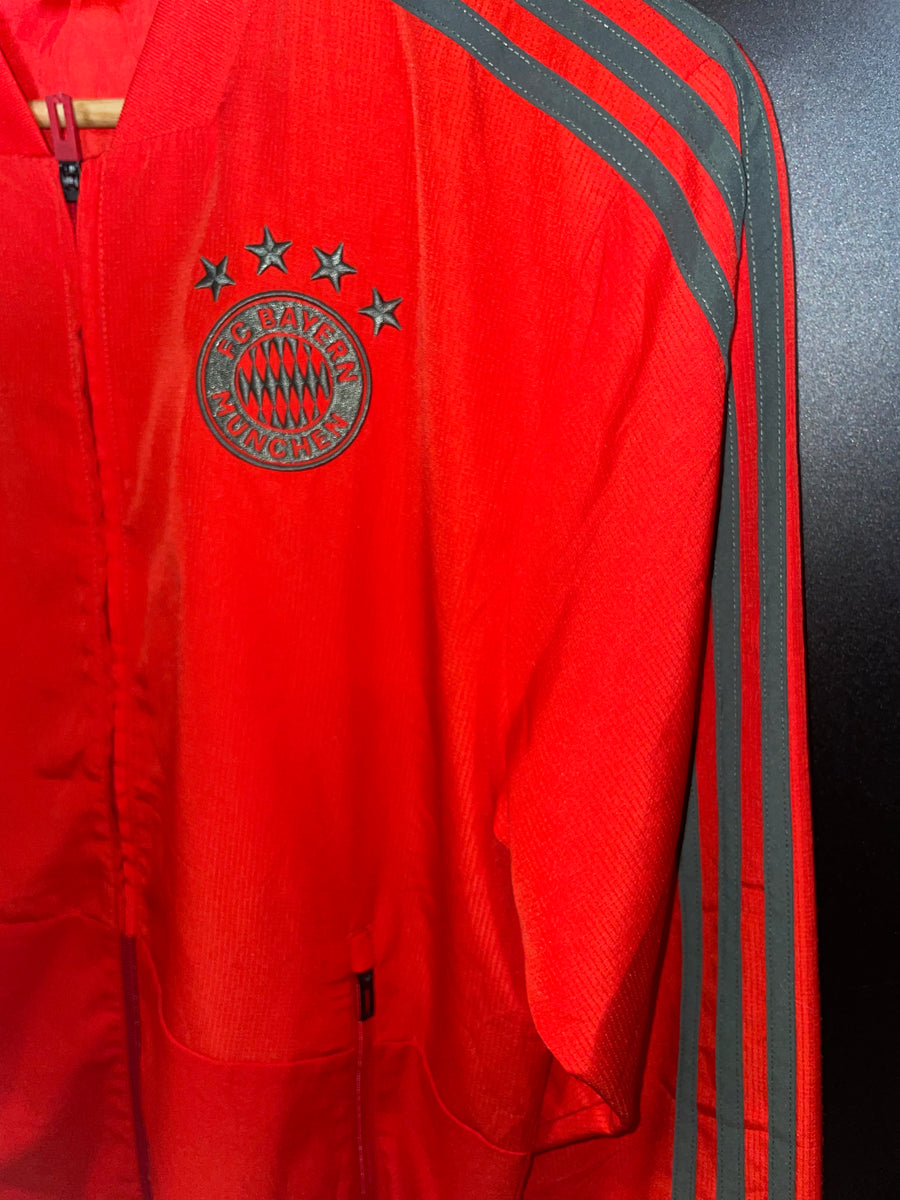 BAYERN MUNICH 2018-2019 ORIGINAL JACKET Size S