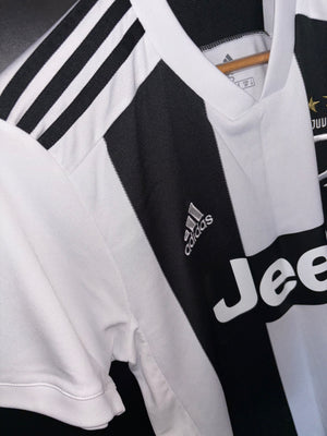 JUVENTUS RONALDO 2018-2019 ORIGINAL JERSEY Size S