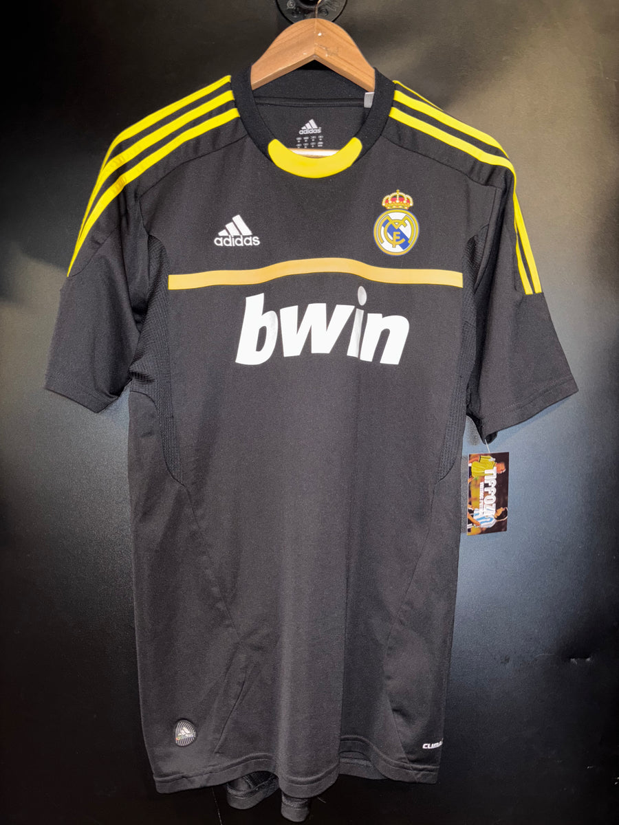 REAL MADRID CASILLAS 2011-2012 ORIGINAL JERSEY Size M