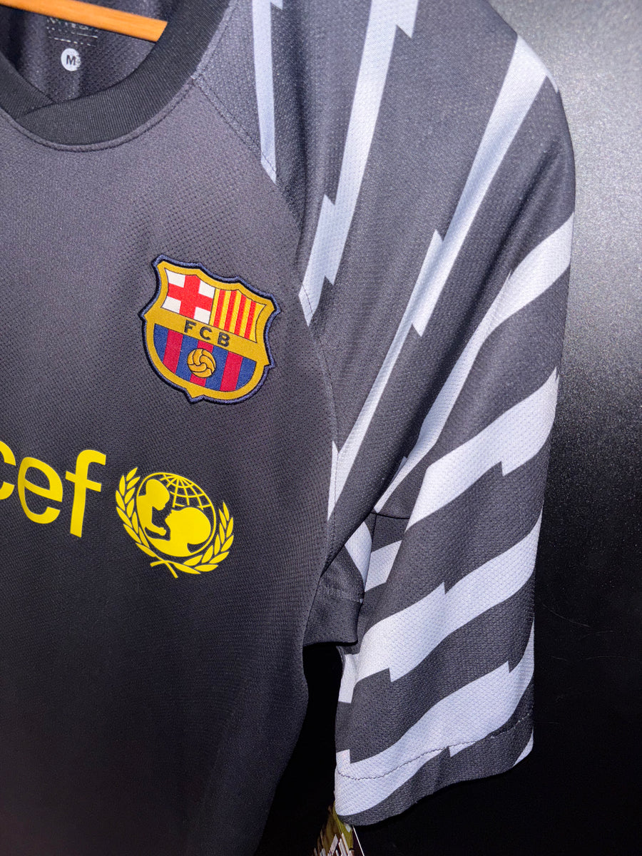 BARCELONA VALDES 2010-2011 ORIGINAL GOALKEEPER JERSEY Size M