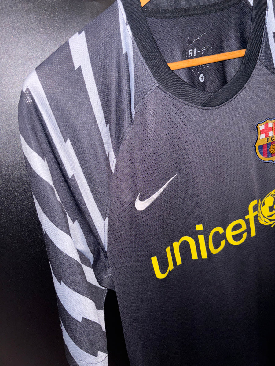 BARCELONA VALDES 2010-2011 ORIGINAL GOALKEEPER JERSEY Size M