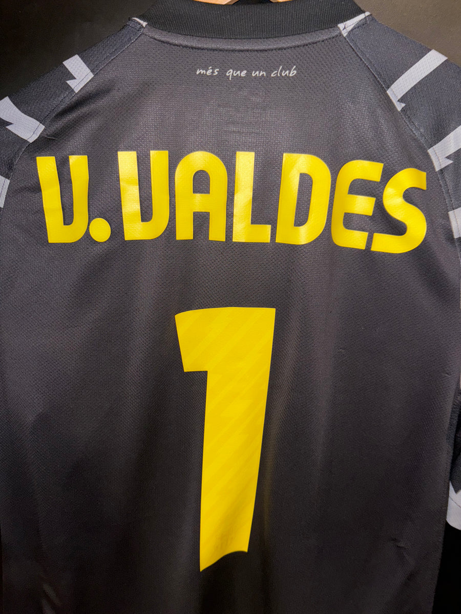 BARCELONA VALDES 2010-2011 ORIGINAL GOALKEEPER JERSEY Size M