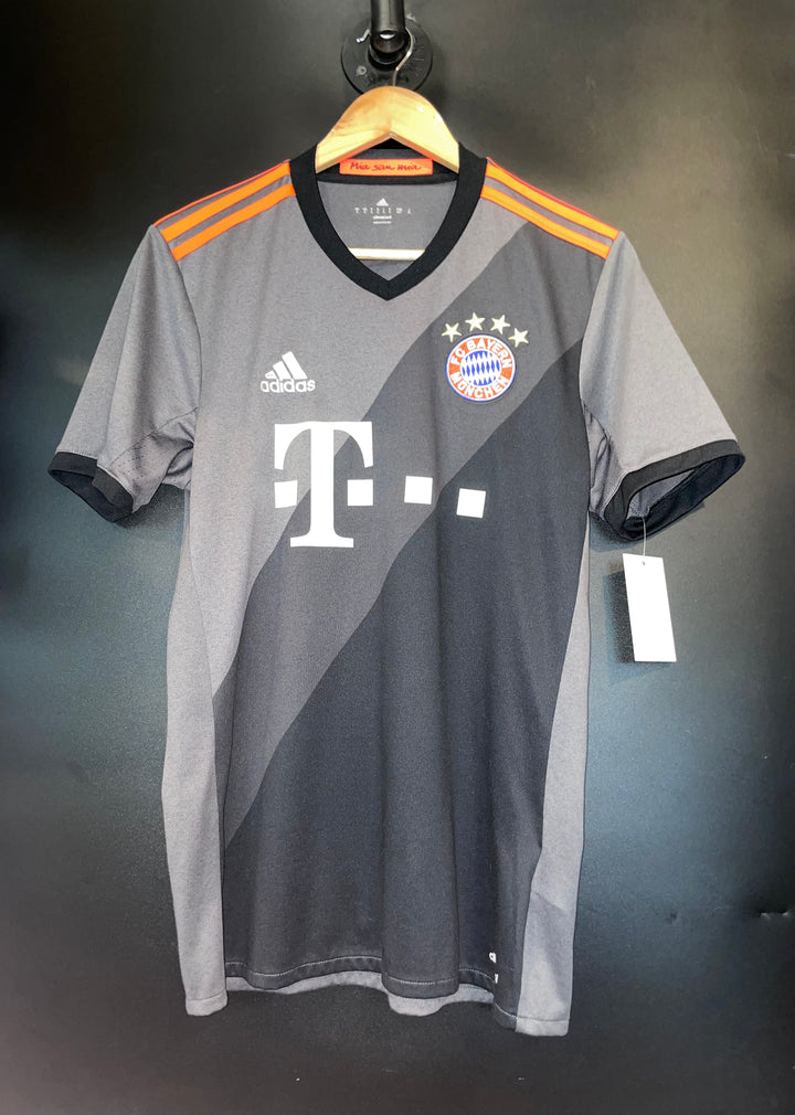 BAYERN MUNICH 2016-2017 ORIGINAL JERSEY Size S