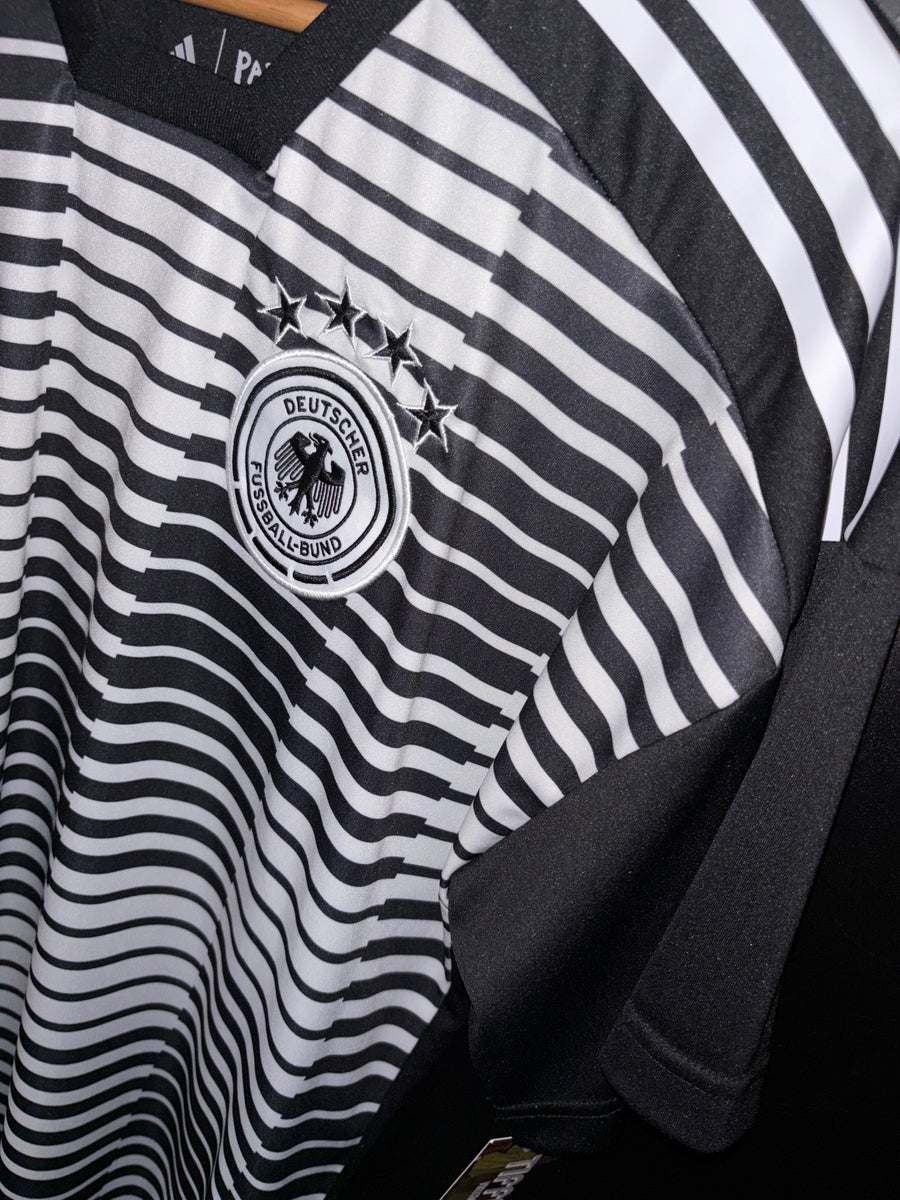 GERMANY 2017-2018 ORIGINAL TRAINING JERSEY SIZE M